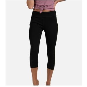 Cariloha bamboo black crop leggings. Previously loved. Size M